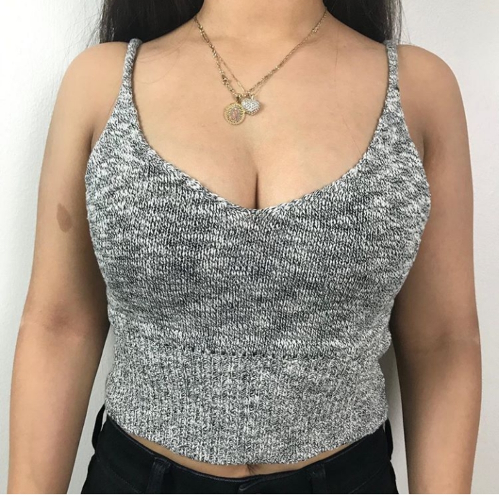 ❤❤Grey spaghetti strap crop top